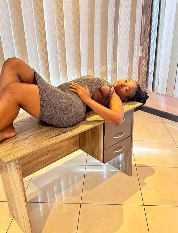 SexyAmeena2002: συνομιλία ΧΧΧ εκτός σύνδεσης