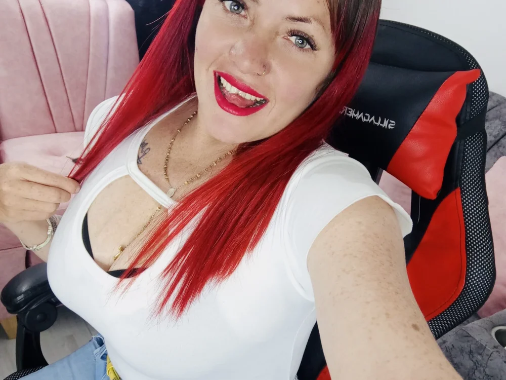 carolinhe_'s Offline XXX Chat