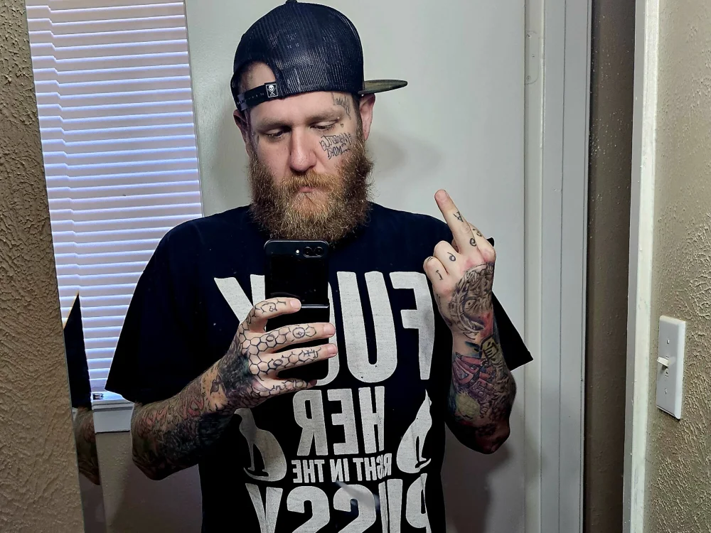 Offline chatovací místnost MikeOxharddd