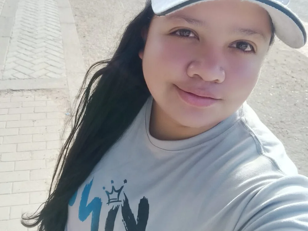 Carolina-Lenon Chat XXX offline