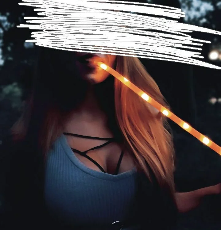 Ann_Tavia's Offline Chat Room