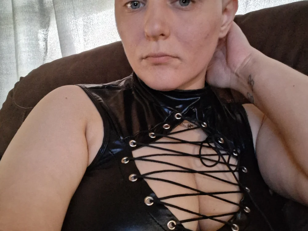 officialbaldbabey offline XXX-chat