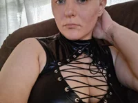 officialbaldbabey Adlı Modelin Çevrimdışı Sohbet Odası