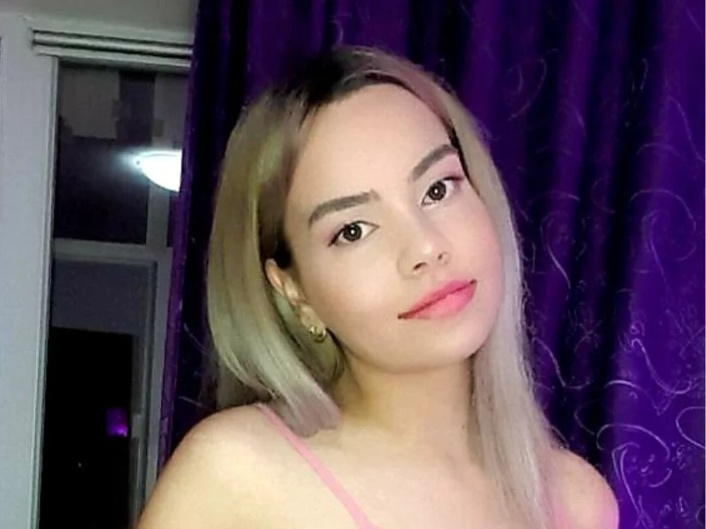 Ella_sweet22's Offline XXX Chat