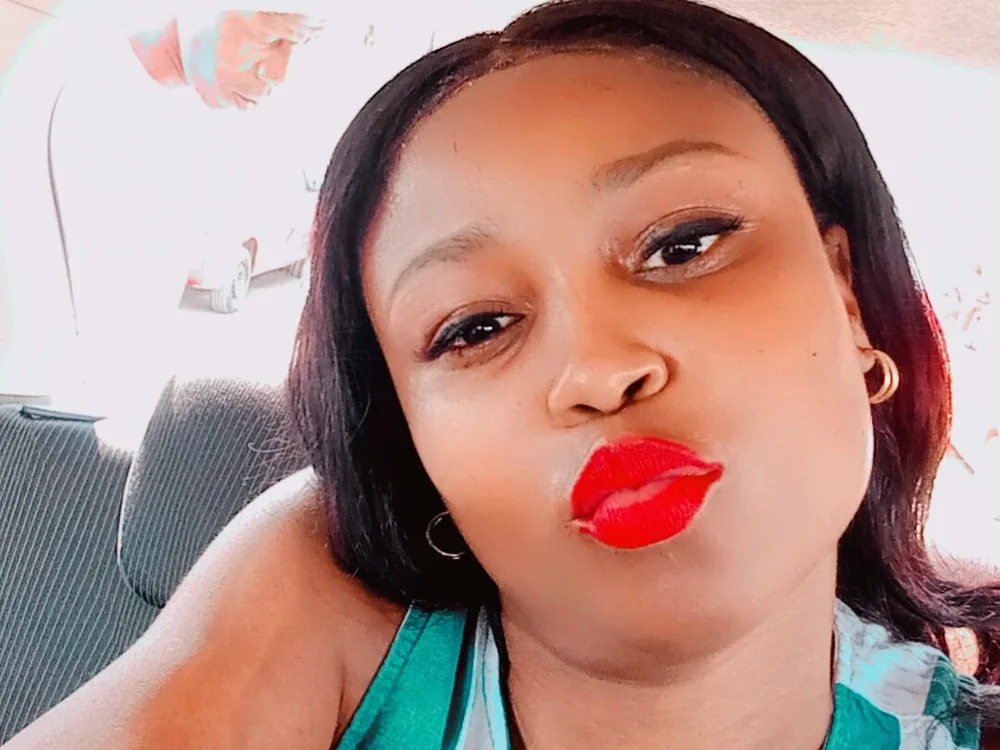 Skylour: συνομιλία ΧΧΧ εκτός σύνδεσης