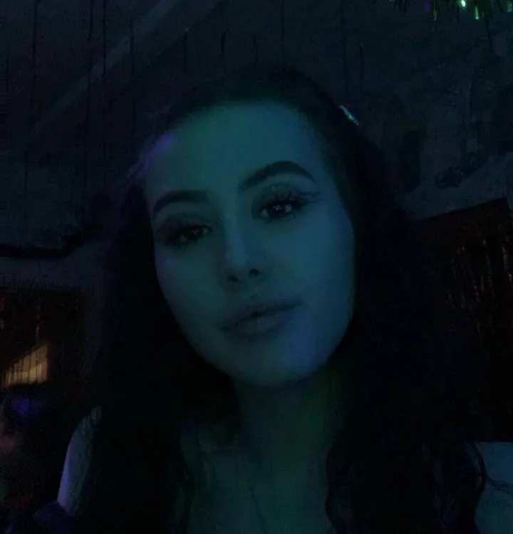Tina_Ellis' Offline Chat Room
