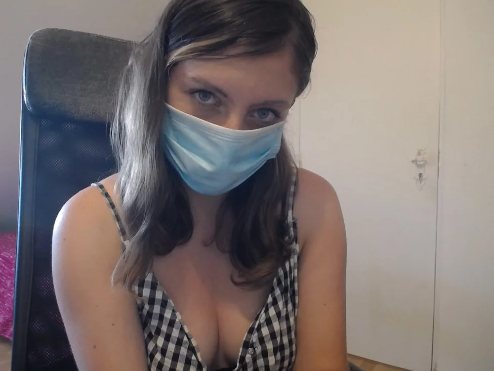 Maddy20xxx's Offline Chat Room
