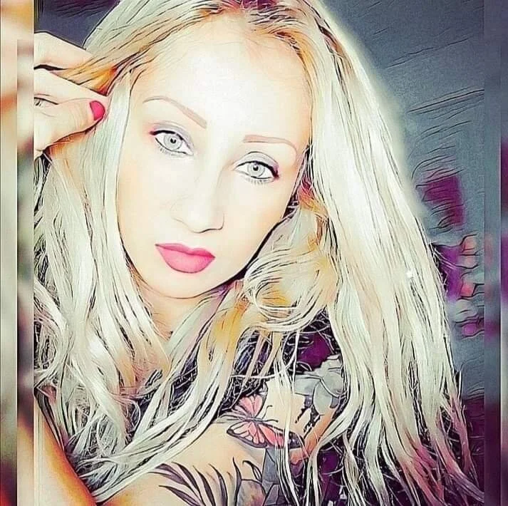 ChristineeDee's Offline XXX Chat