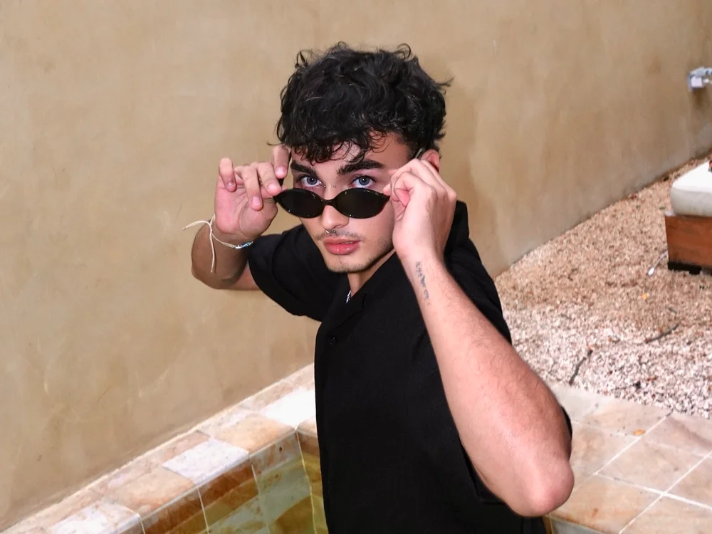 LiamBlake_ Adlı Modelin Çevrimdışı XXX Sohbeti