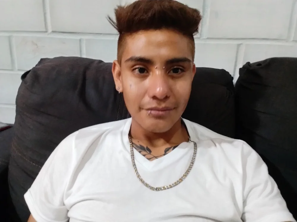 Yuriel635 Chat XXX offline