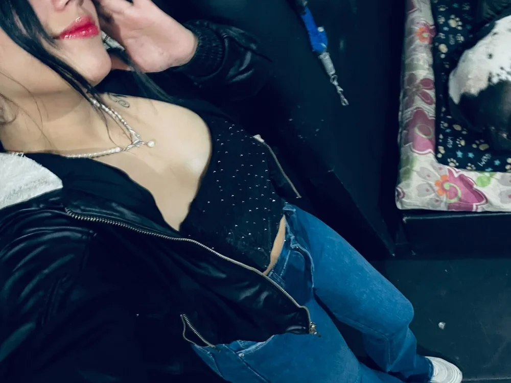 VelvetMoon_1's Offline XXX Chat
