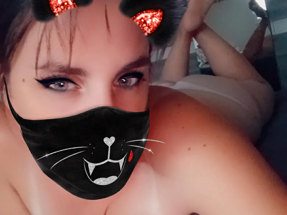 Lolitajenifer's Offline Chat Room