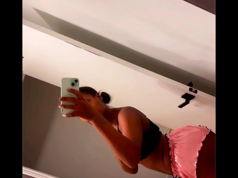 TheeJemini Chat XXX Ngoại tuyến