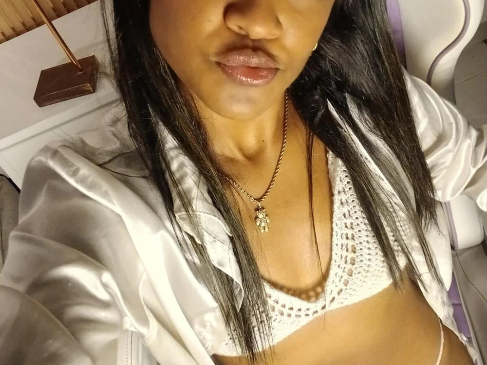 Flor_tay Offline XXX Chat