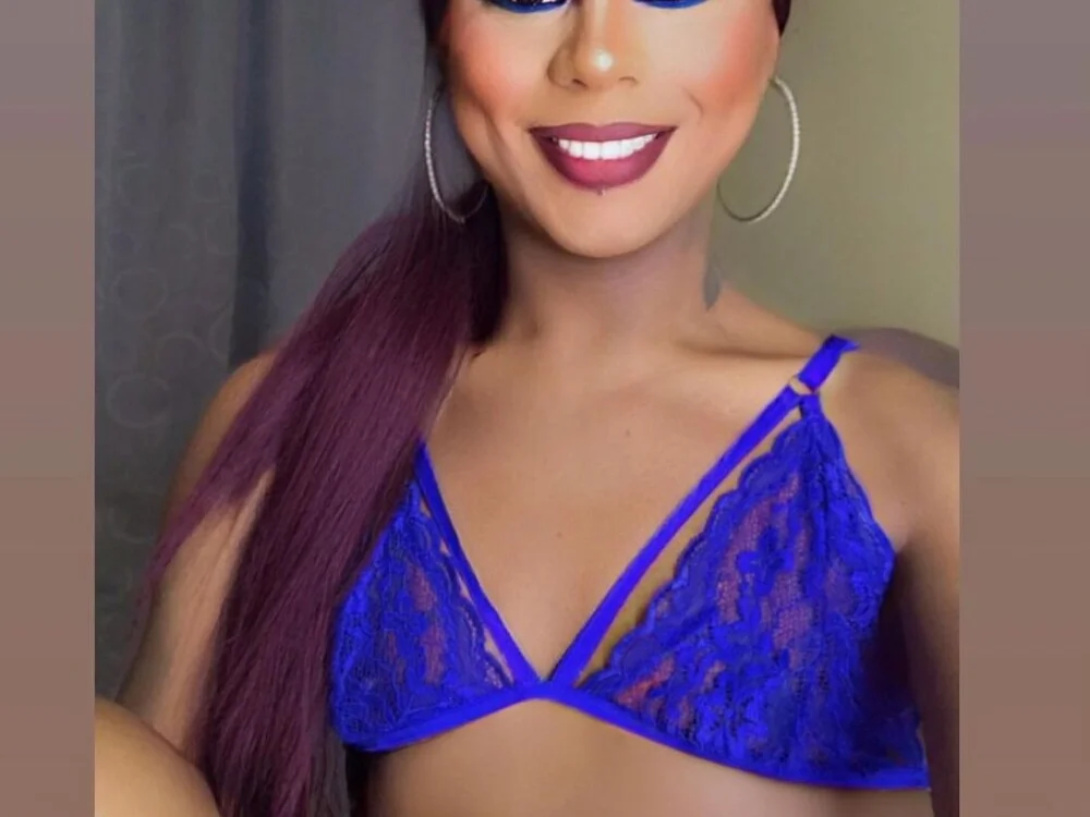 roxxxy_blackandwhite's Offline XXX Chat