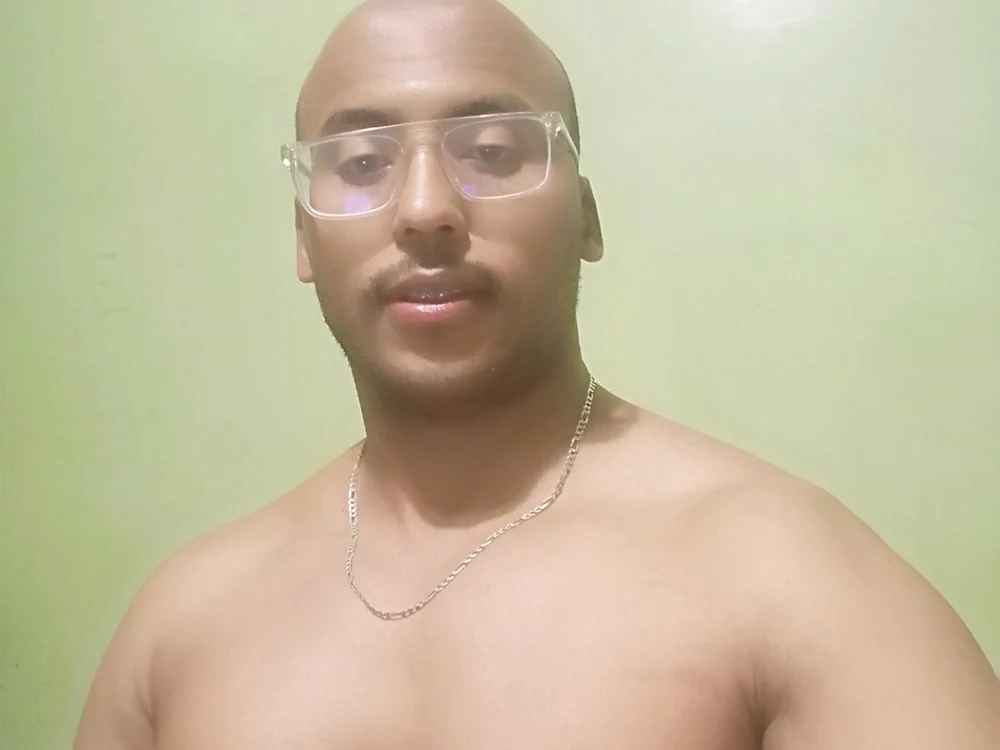 HotMusclechocolate's Offline Chat Room