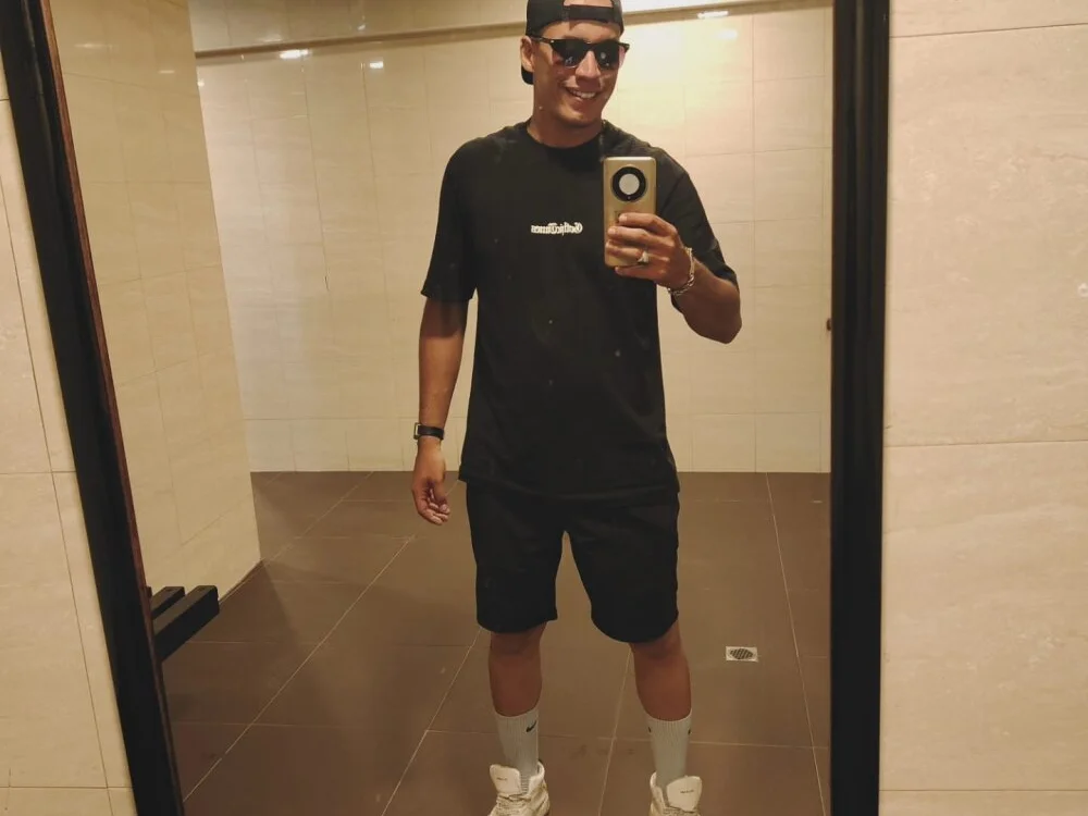 Brent_Storne Offline XXX-Chat