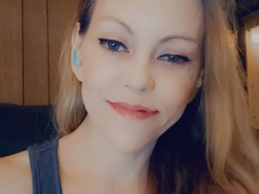 sylvia1975's Offline Chat Room