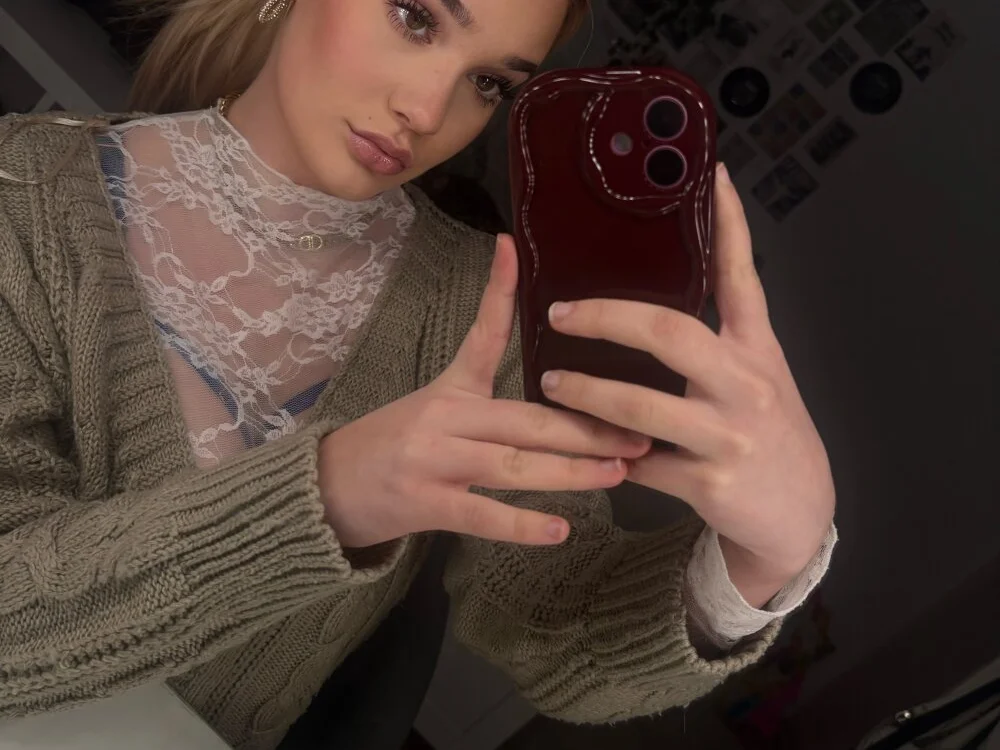 SexyVelouran Offline XXX chat