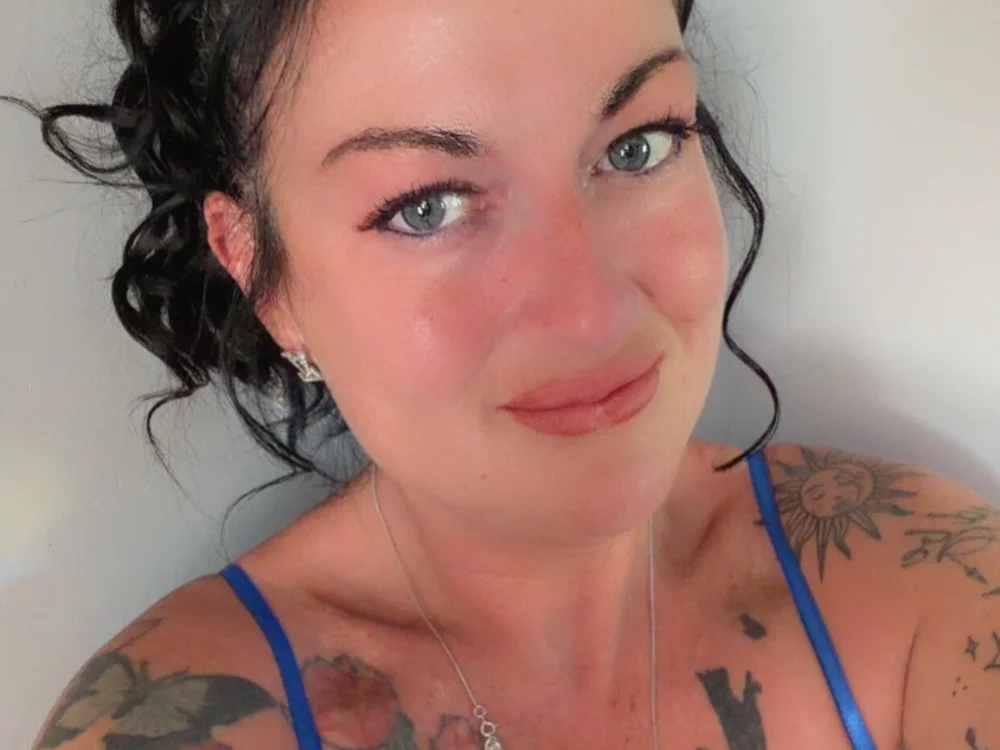 Inked-Beauty's Offline Chat Room