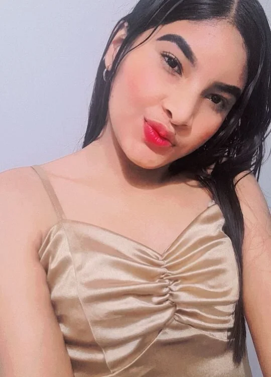 salmaghomez's Offline XXX Chat