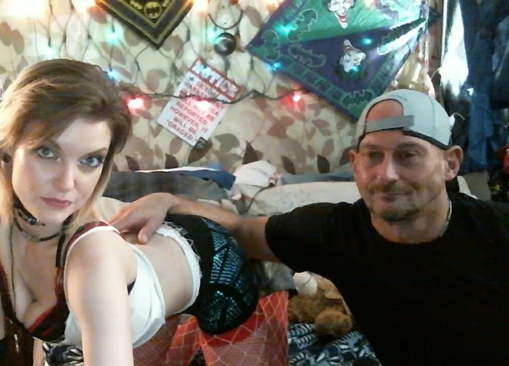 Quinzys_Obsession's Offline Chat Room