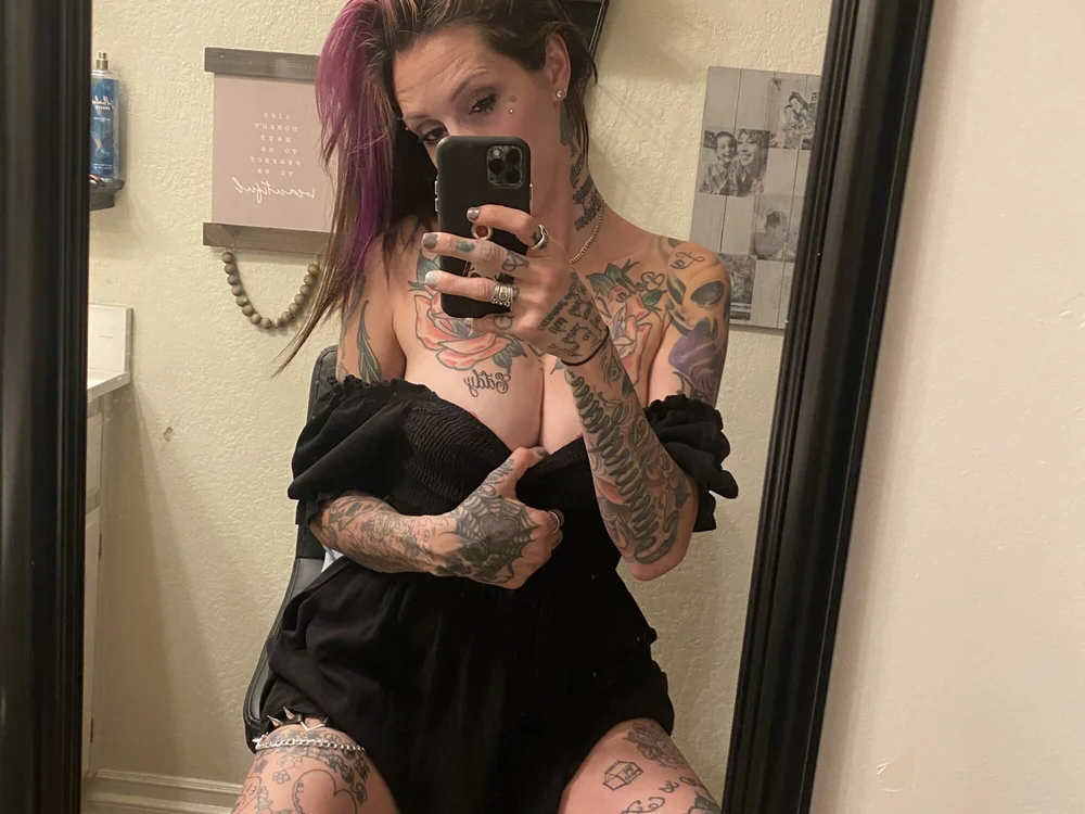 HazelRose96's Offline Chat Room