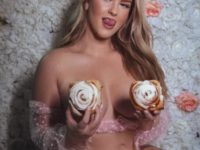 CharleighBaker on StripChat