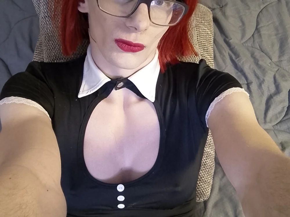 SissyLaura199622's Offline Chat Room