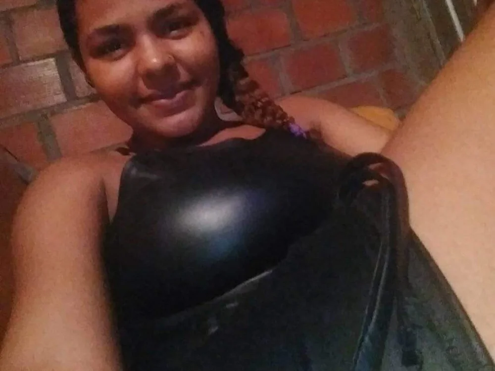 Andeina_Florez's Offline XXX Chat