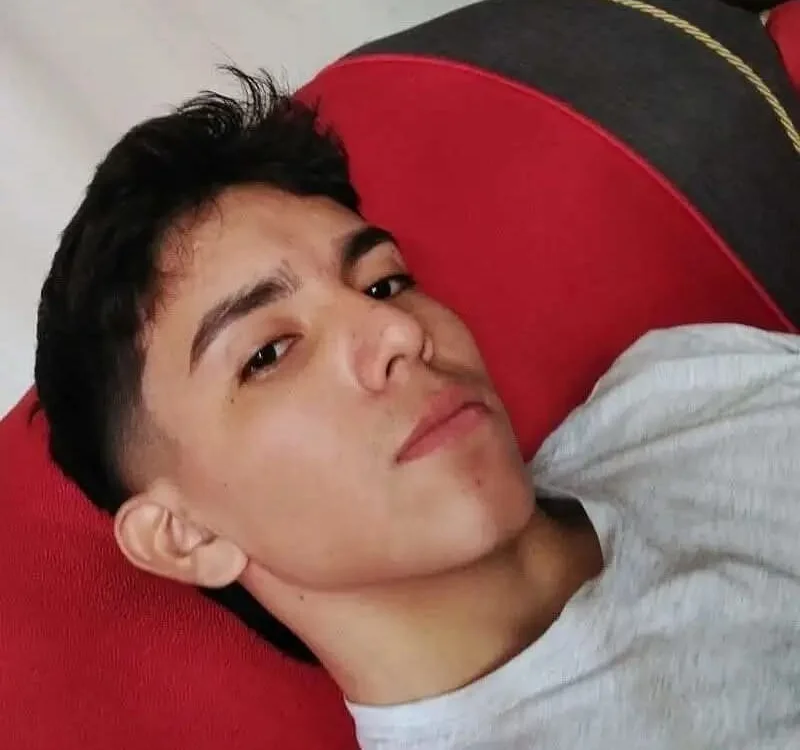 sky_136's Offline XXX Chat