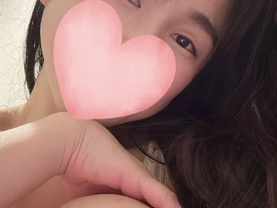 Hinako_0012 on StripChat