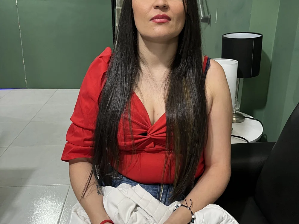 Candace_reds' Offline Chat Room