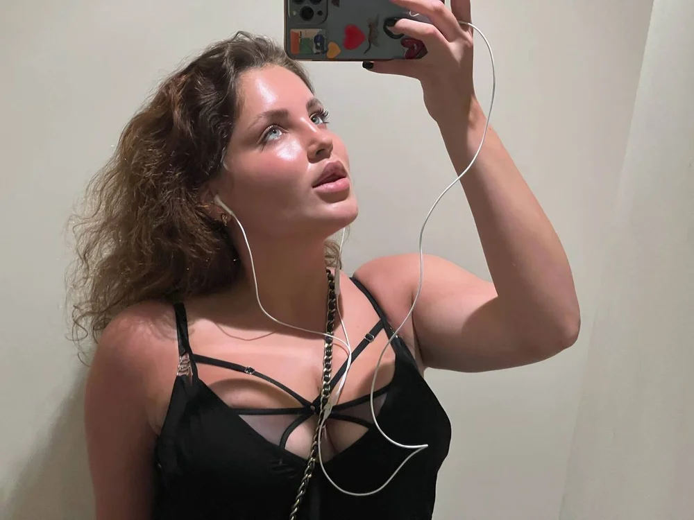Bomb_ladyy offline chatrum