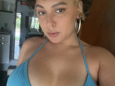 Profile thumbnail for OliviaWild_