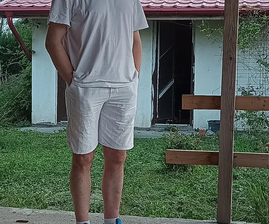 ben_06968's Offline Chat Room