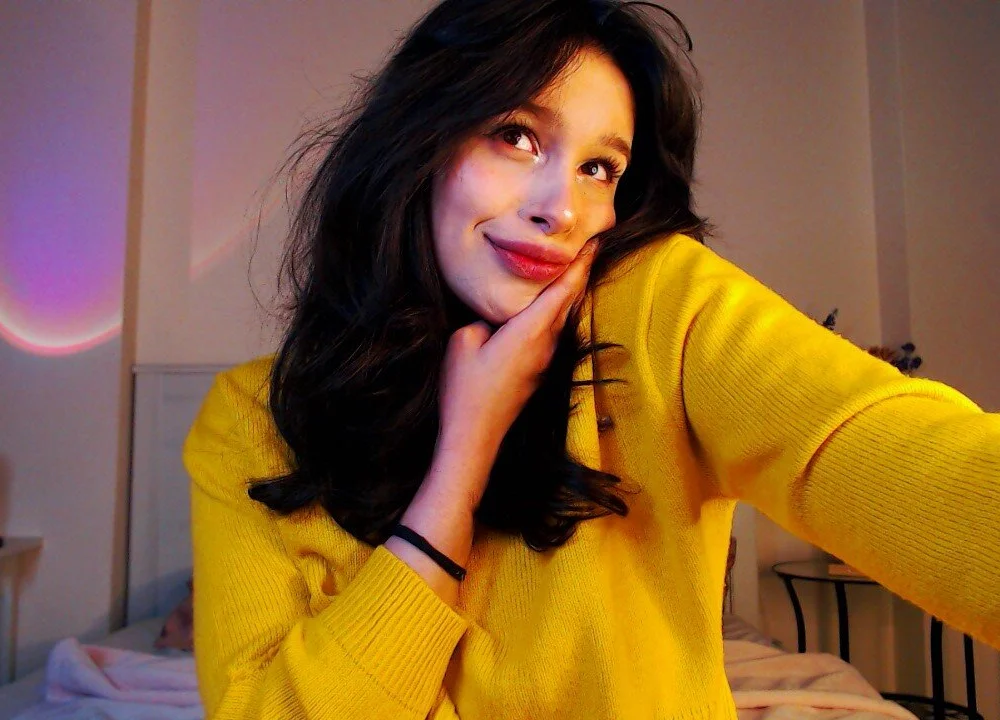 JustBelllla's Offline Chat Room