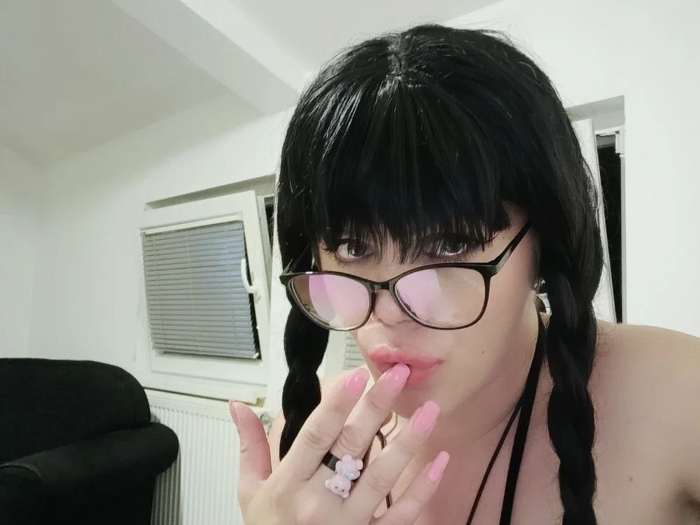 Kikitranshot's Offline Chat Room