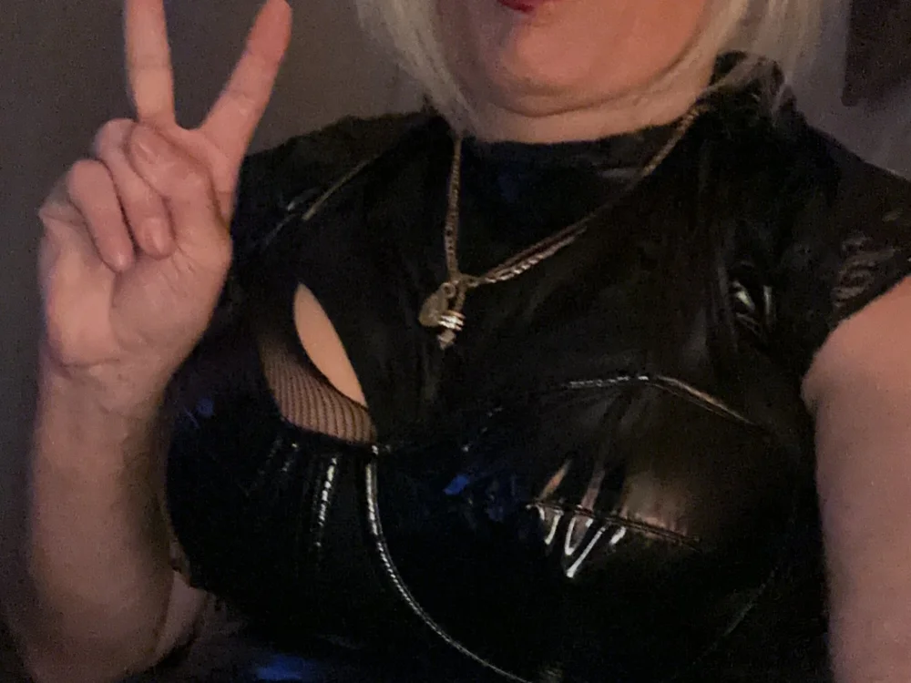 TsbItch33's Offline Chat Room