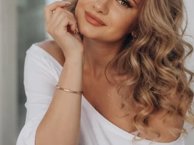 KiraKisskiss Female Striptease Nude Webcam