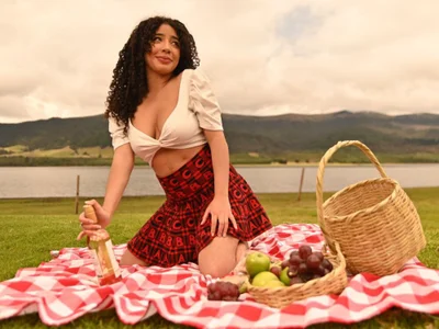 HairyAillyn on StripChat