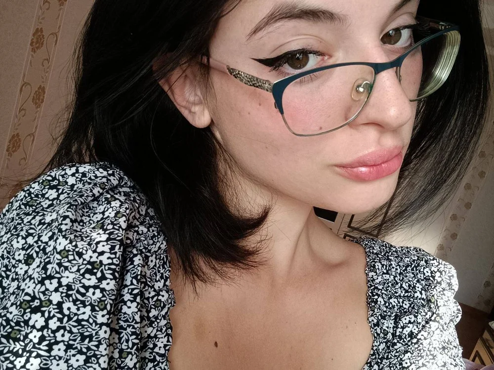ElisaAniston's Offline Chat Room