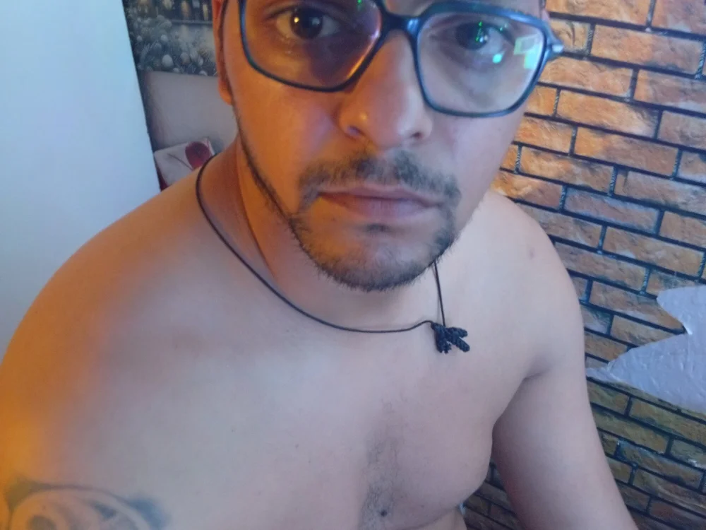 couplerealx's Offline Chat Room