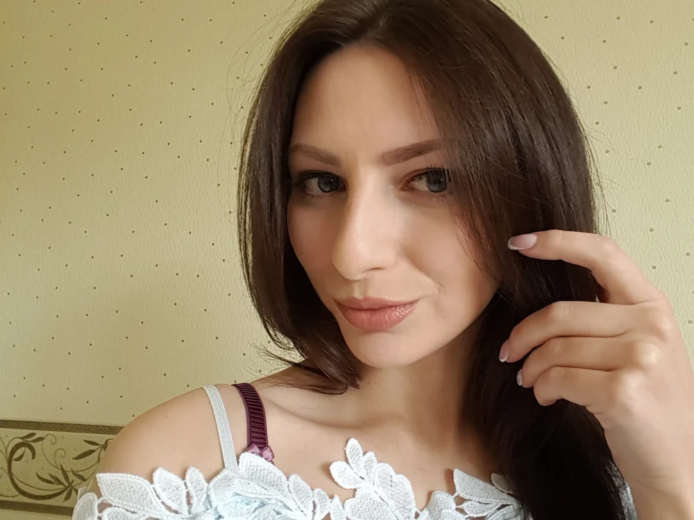 Layla_Caramel's Offline Chat Room