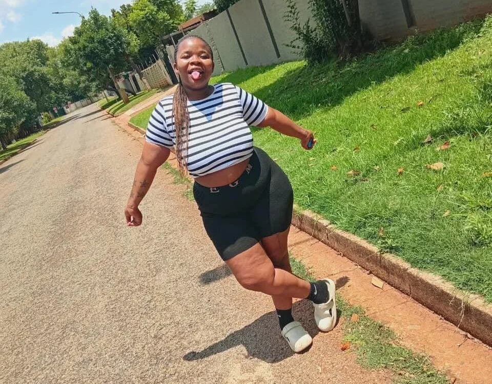 Monica_2701: συνομιλία ΧΧΧ εκτός σύνδεσης