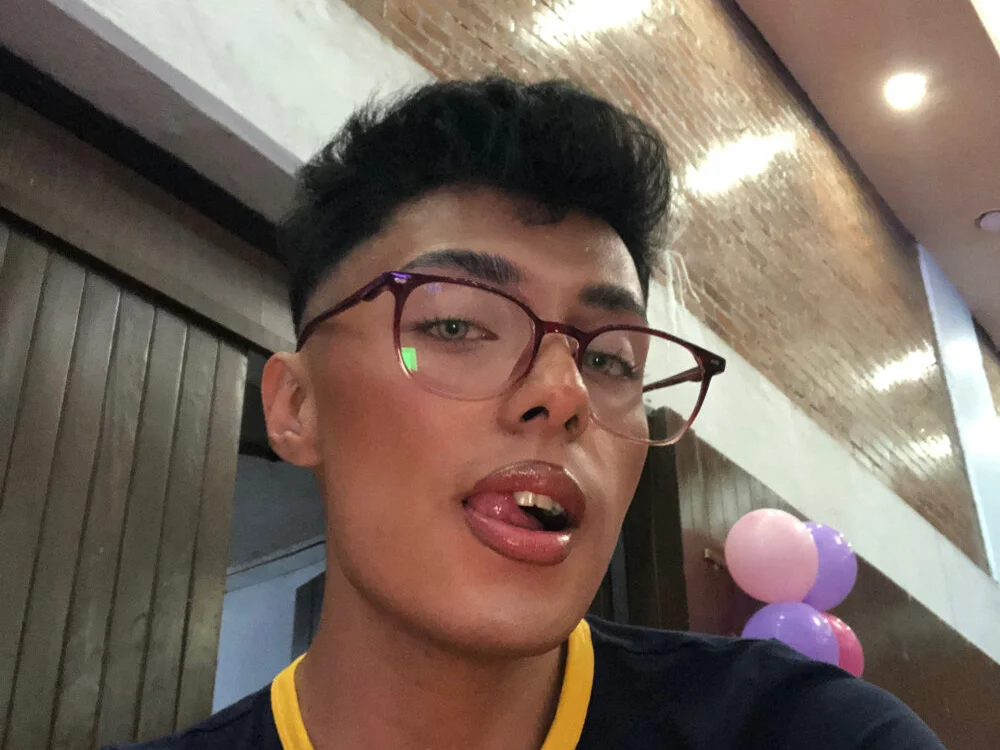 akamamixo's Offline XXX Chat