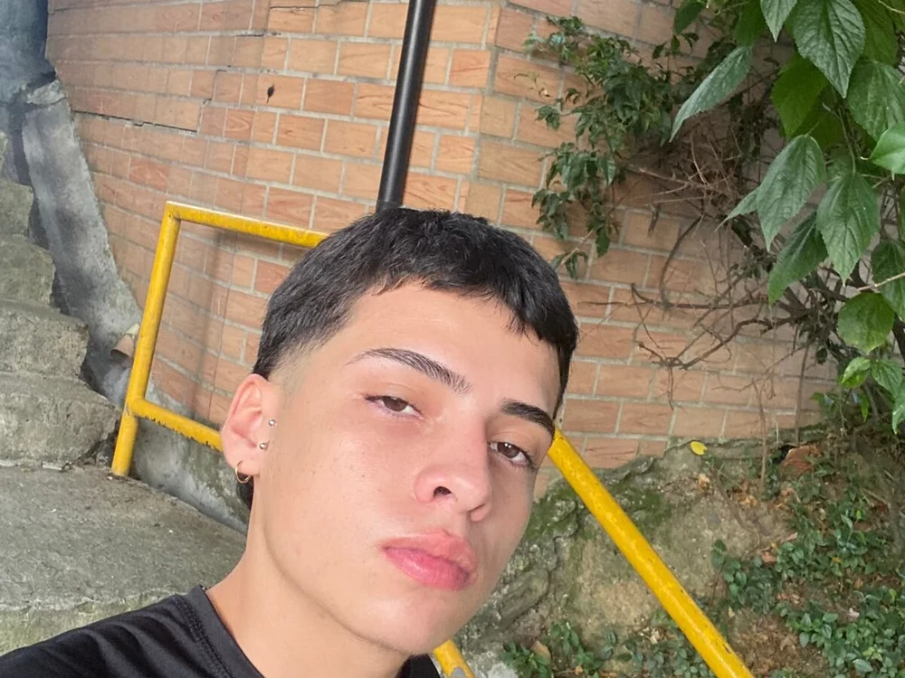 Offline chatovací místnost Anyelo_Estrada