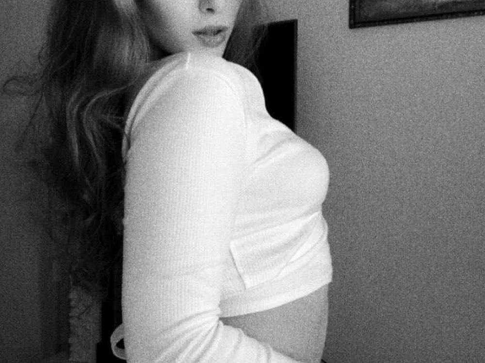 ElizabethHenderson cam model