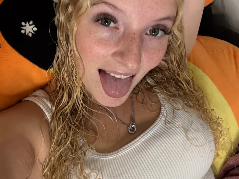 Sophie_cute06's Offline XXX Chat