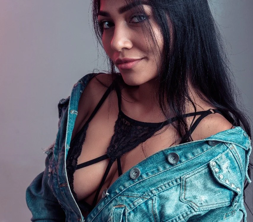 arya_clarke's Offline XXX Chat